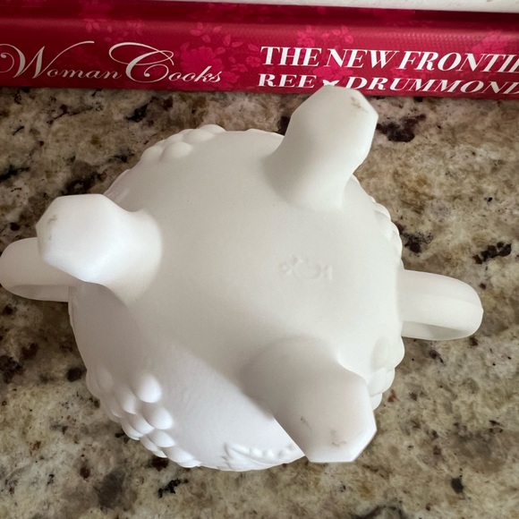 Vintage Imperial Glass Embossed Grape Pattern Milk Glass Sugar & Creamer Set - Picture 9 of 9